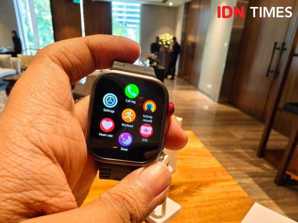 Huawei Watch Fit 4 Series (IDN Times/Fatkhur Rozi)