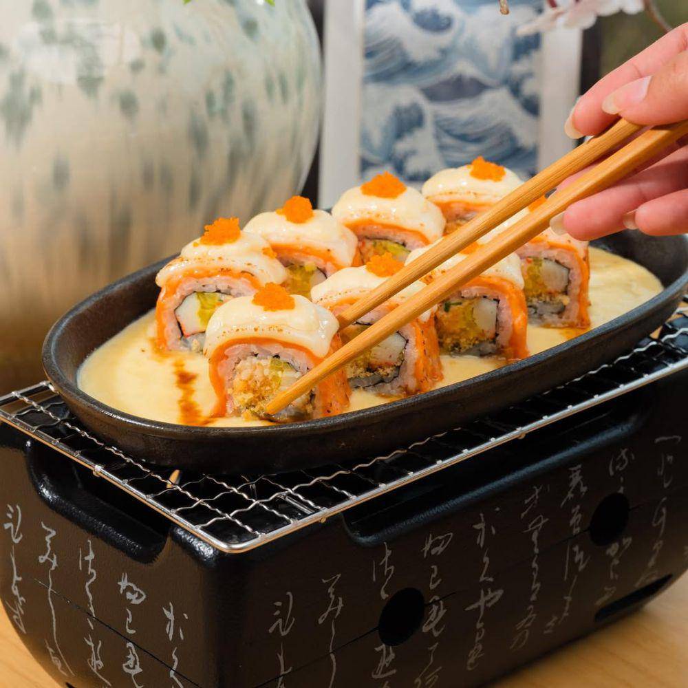 Salmon Holy Cheese (instagram.com/sushihiro_id)