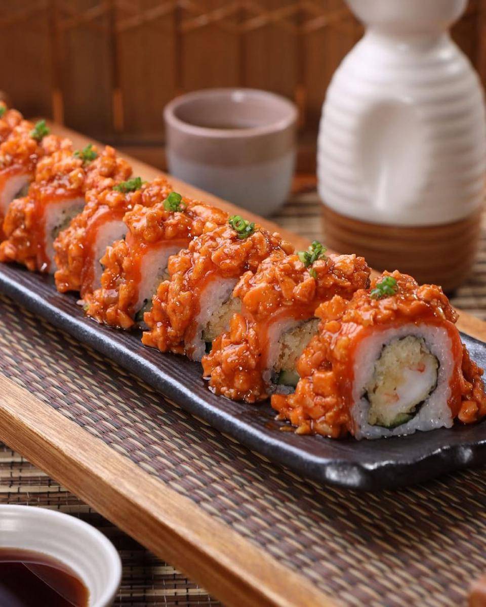 Salmon Rock and Roll (instagram.com/sushihiro_id)