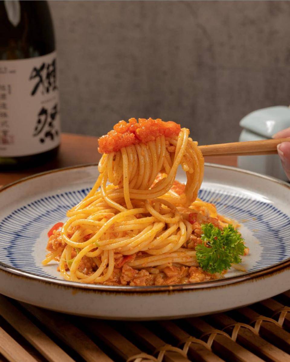 Spicy Salmon Spaghetti (instagram.com/sushihiro_id)
