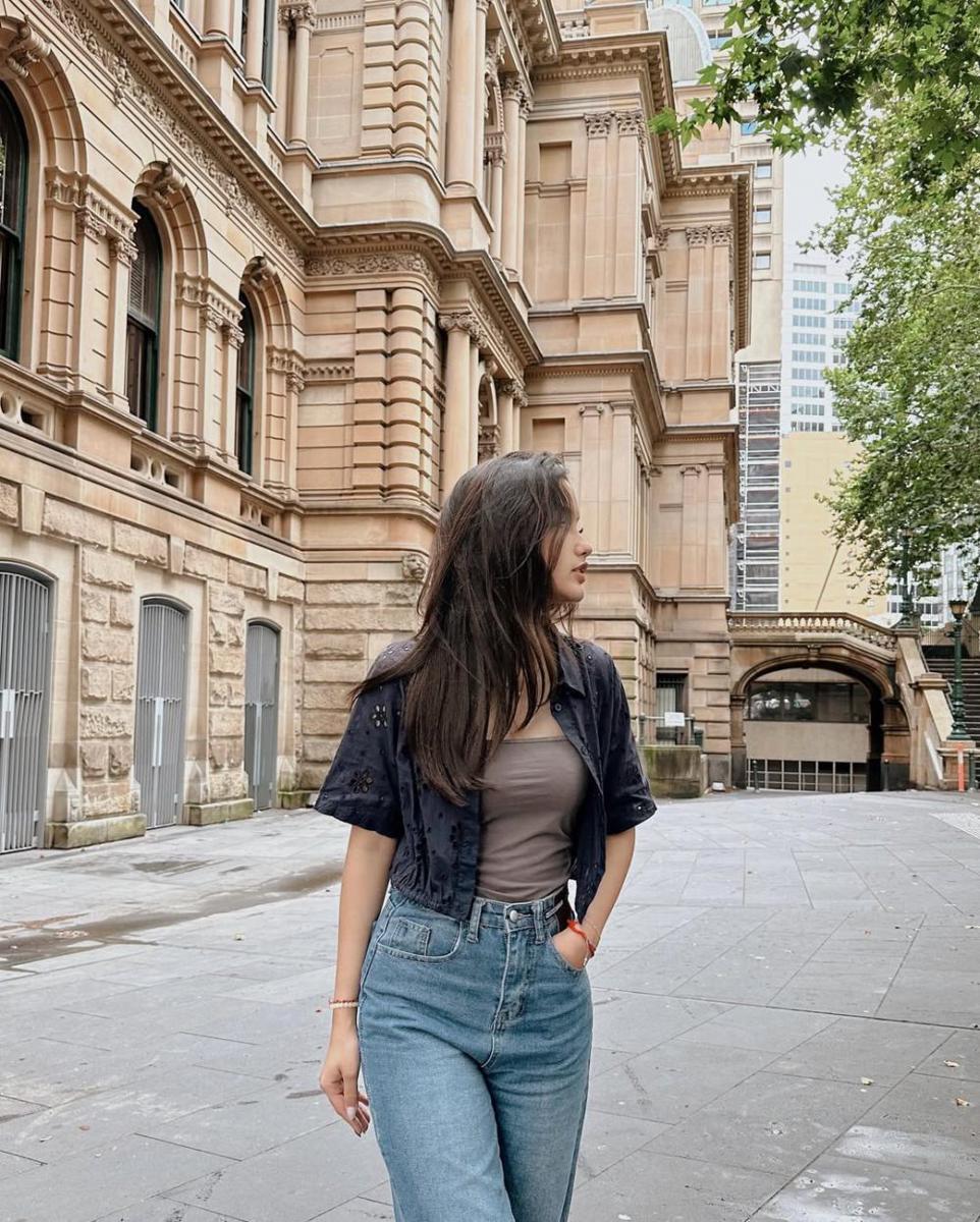 mix and match outfit hitam ala Sarah Menzel (instagram.com/ssarah_menzel)