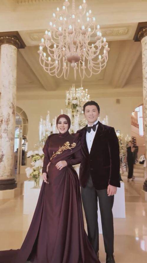 Syahrini (instagram.com/princessyahrini)