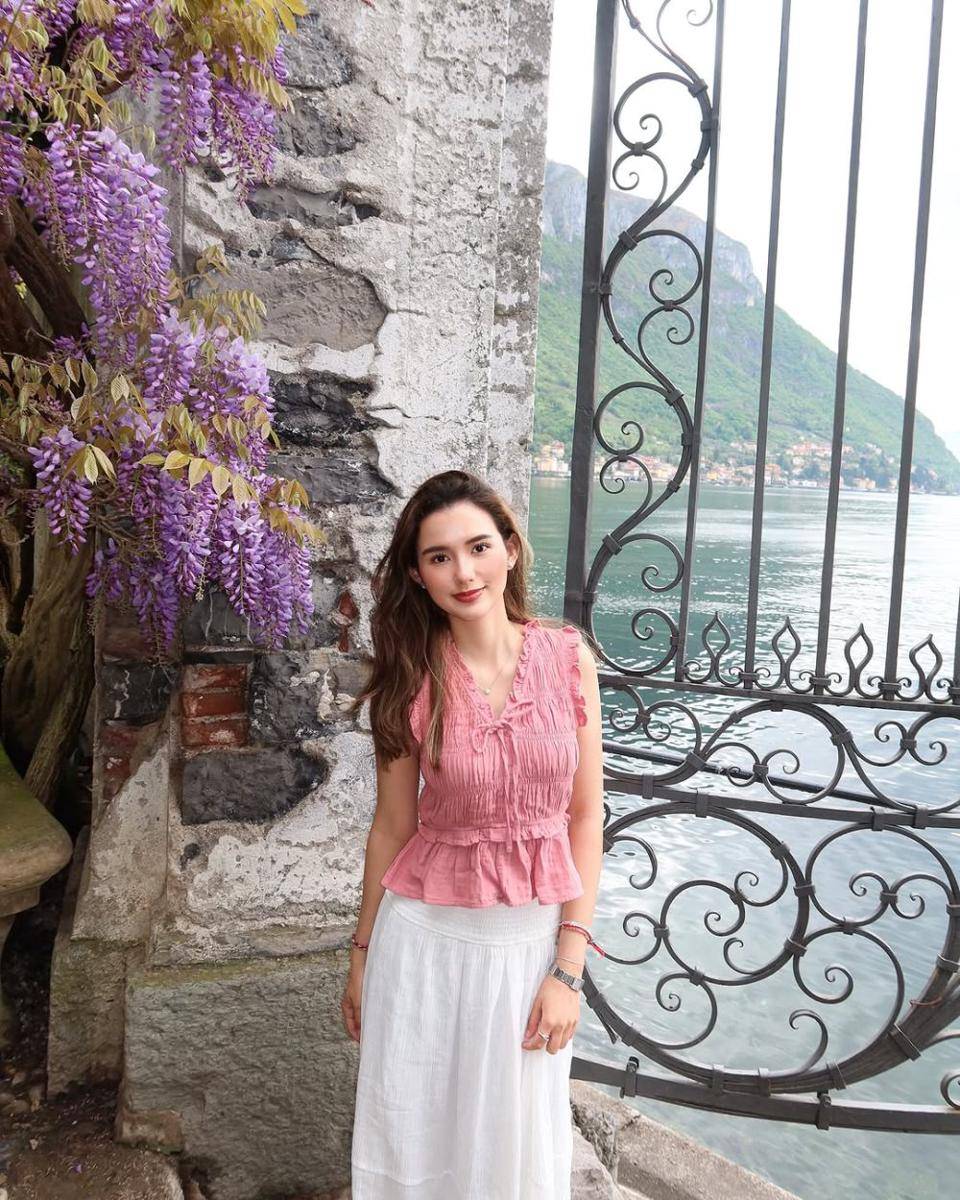 referensi feminine style ala Sarah Menzel (instagram.com/ssarah_menzel)