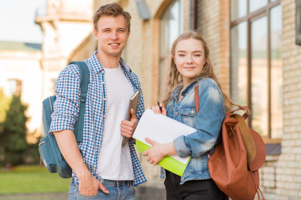 5 Cara Membangun Support System dengan Pacar Selama Masa Kuliah