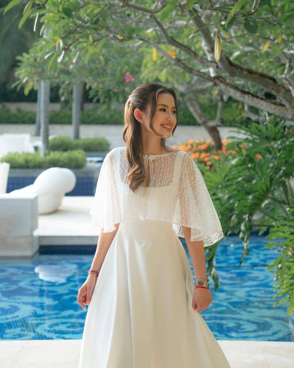referensi feminine style ala Sarah Menzel (instagram.com/ssarah_menzel)