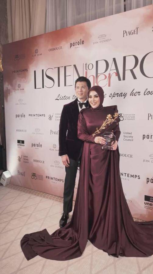 Syahrini (instagram.com/princessyahrini)