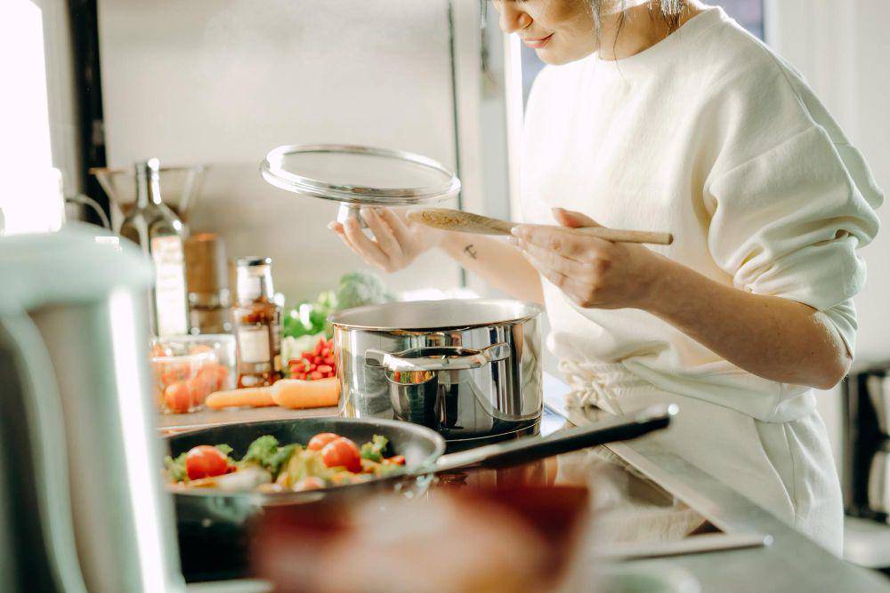 Ilustrasi memasak (freepik.com/valeria aksakova)