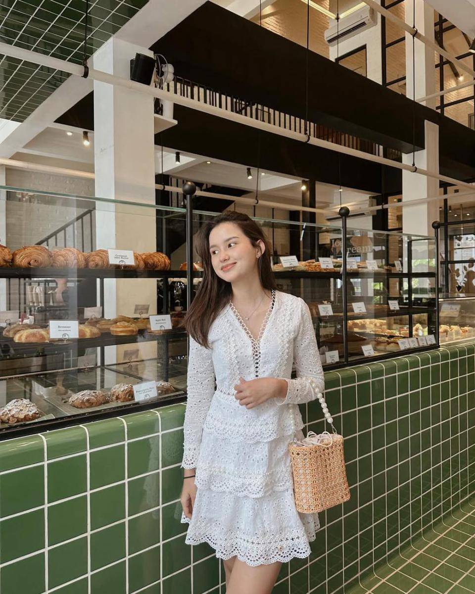 referensi feminine style ala Sarah Menzel (instagram.com/ssarah_menzel)