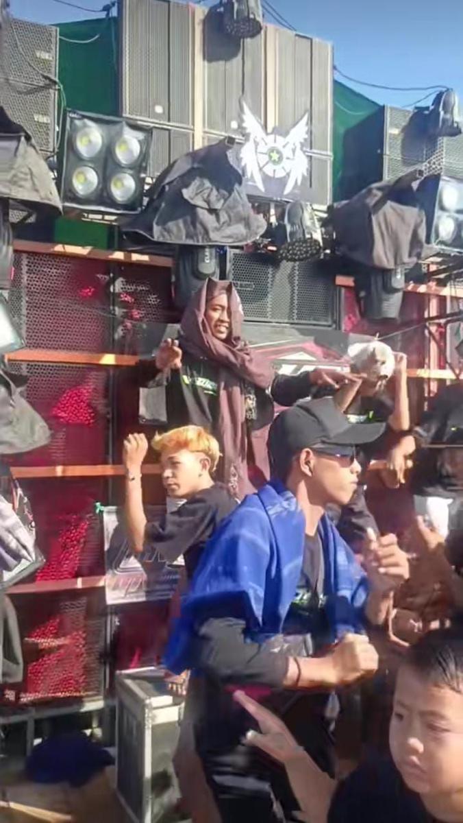 Penikmat sound horeg di jawa timur ( ss from https://vt.tiktok.com/ZShQXkFPH/)