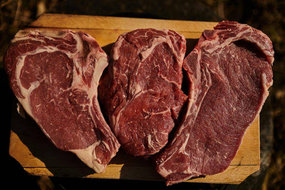 ilustrasi daging (unsplash.com/Cristi Caval)