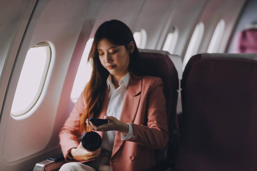5 Alasan Kenapa Aktifkan Airplane Mode Masih Wajib saat Naik Pesawat