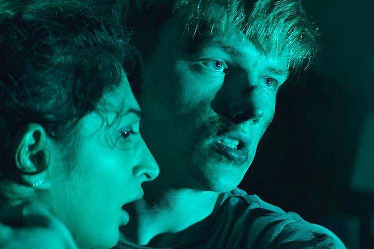 adegan dalam film Await Further Instructions. (dok. Shudder/Await Further Instructions)