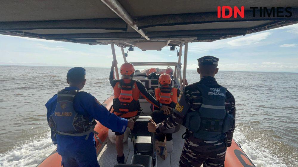 Tim SAR Gabungan lakukan pencarian penumpang KM Bukit Raya yang melompat ke laut. (IDN Times/istimewa).