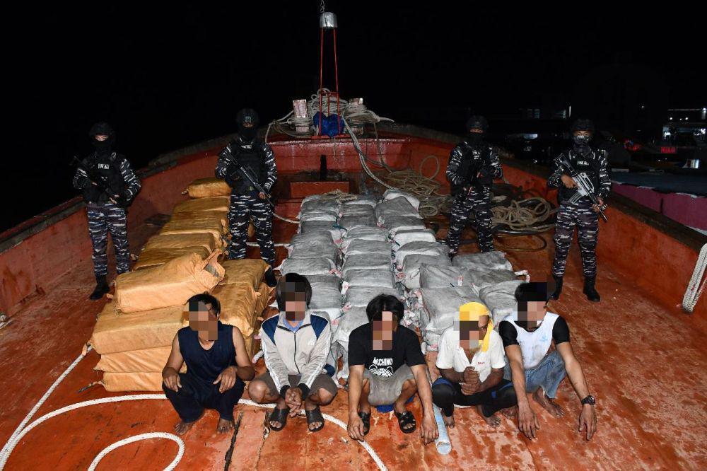 TNI AL Cegat Kapal Thailand yang Selundupkan 1,9 Ton Narkotika ke RI