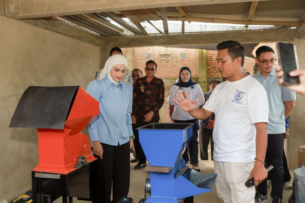 Putri Zulhas Beri Bantuan Benih Padi untuk 2.870 Ha ke Petani Lampung