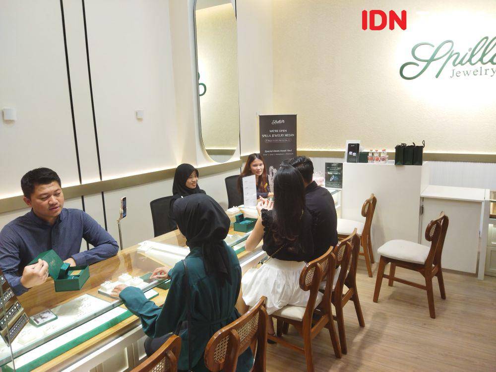 Spilla Jewelry membuka cabang perdananya di Medan, Jumat (16/5/2025) (IDN Times/Indah Permata Sari)