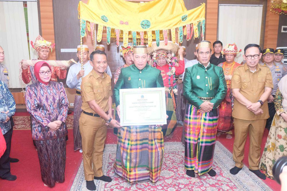 Kapolri Terima Gelar Adat Bugis dari Dewan Adat Bone