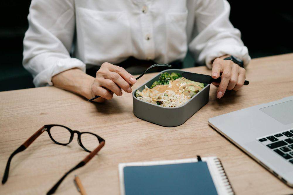 ilustrasi bekal makan siang (pexels.com/cottonbro studio)