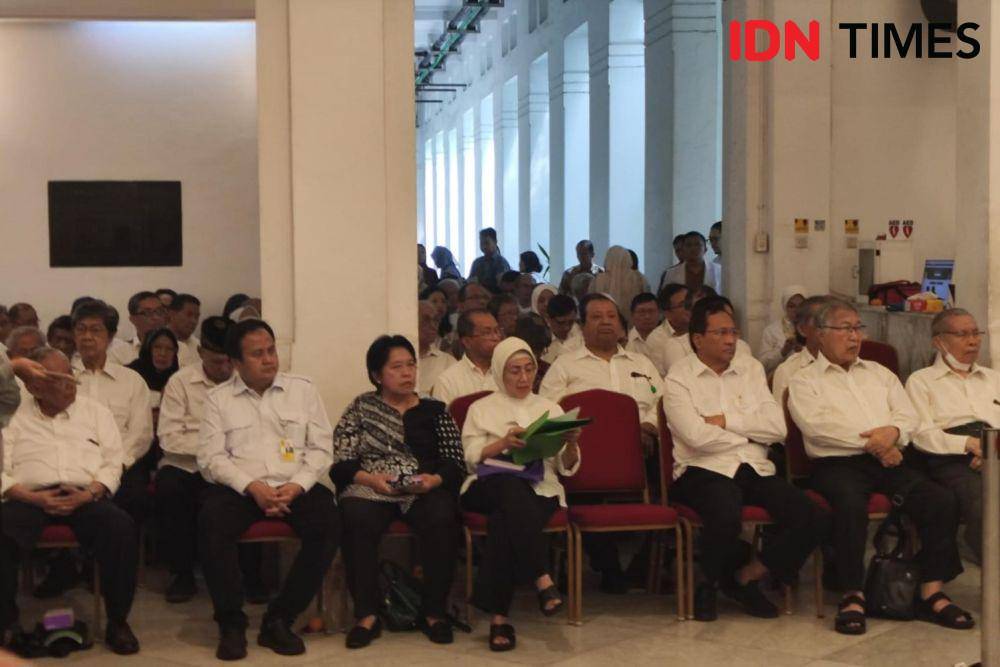 Konferensi pers pernyataan sikap jajaran Guru Besar Fakultas Kedokteran Universitas Indonesia (FKUI) di Gedung FKUI, Salemba, Jakarta Pusat, Jumat (16/5/2025) (IDN Times/Yosafat Diva Bayu Wisesa)