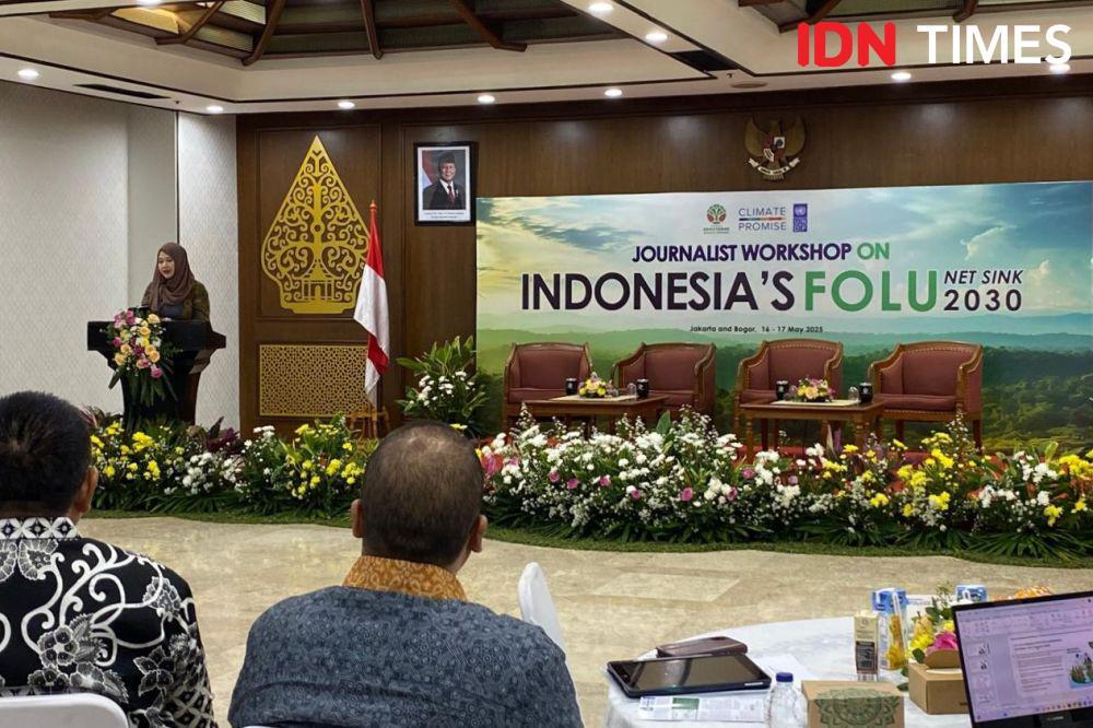 Kementerian Kehutanan gelar workshop untuk memperkuat peran jurnalis dalam mendukung aksi iklim nasional, khususnya inisiatif Indonesia’s Forest and Other Land Use Net Sink (FOLU Net Sink) 2030 di Kemenhut, Jakarta, Jumat (16/5/2025). (IDN Times/Irfan Fathurohman)