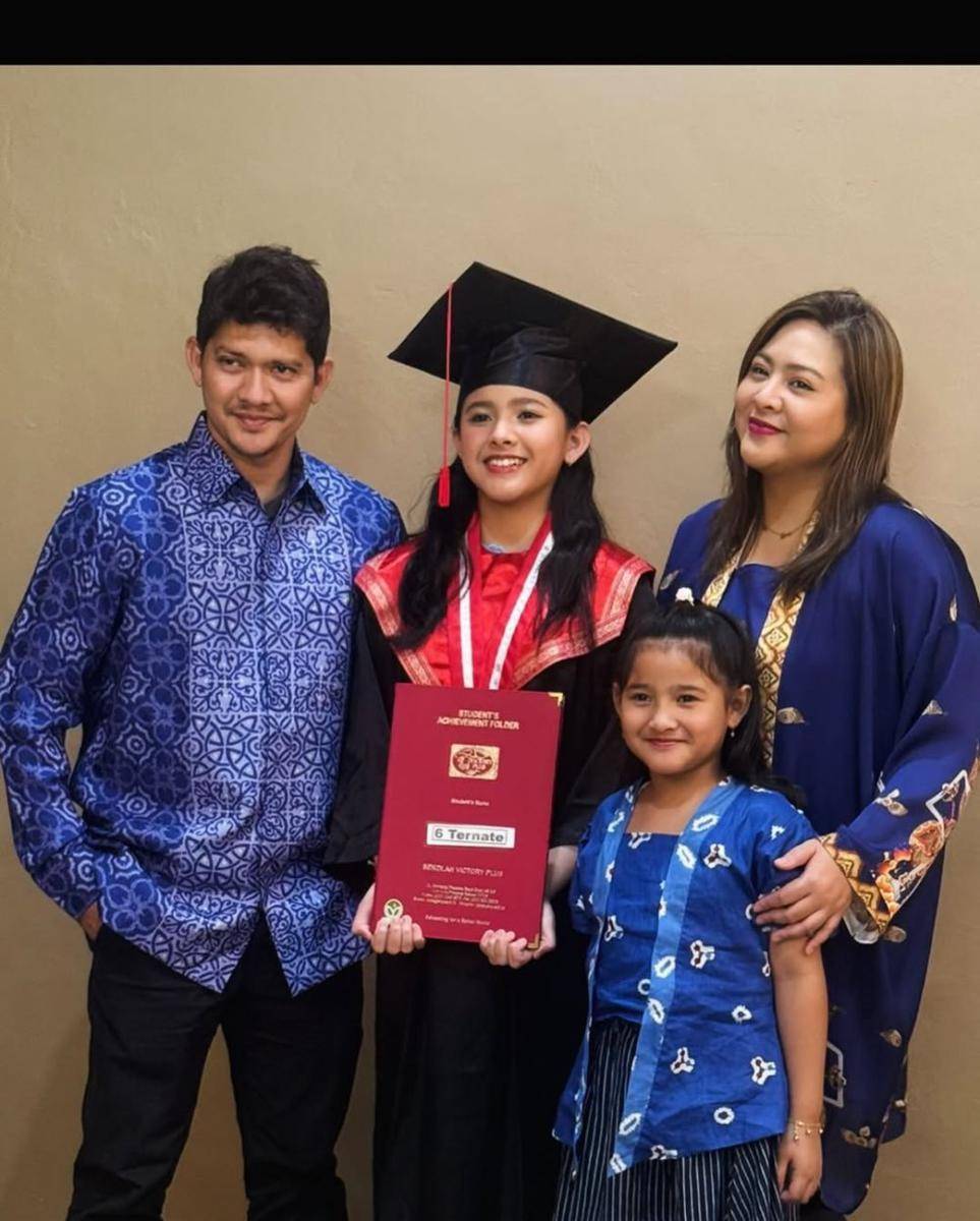 wisuda SD anak Iko dan Audy (instagram.com/audyitem)