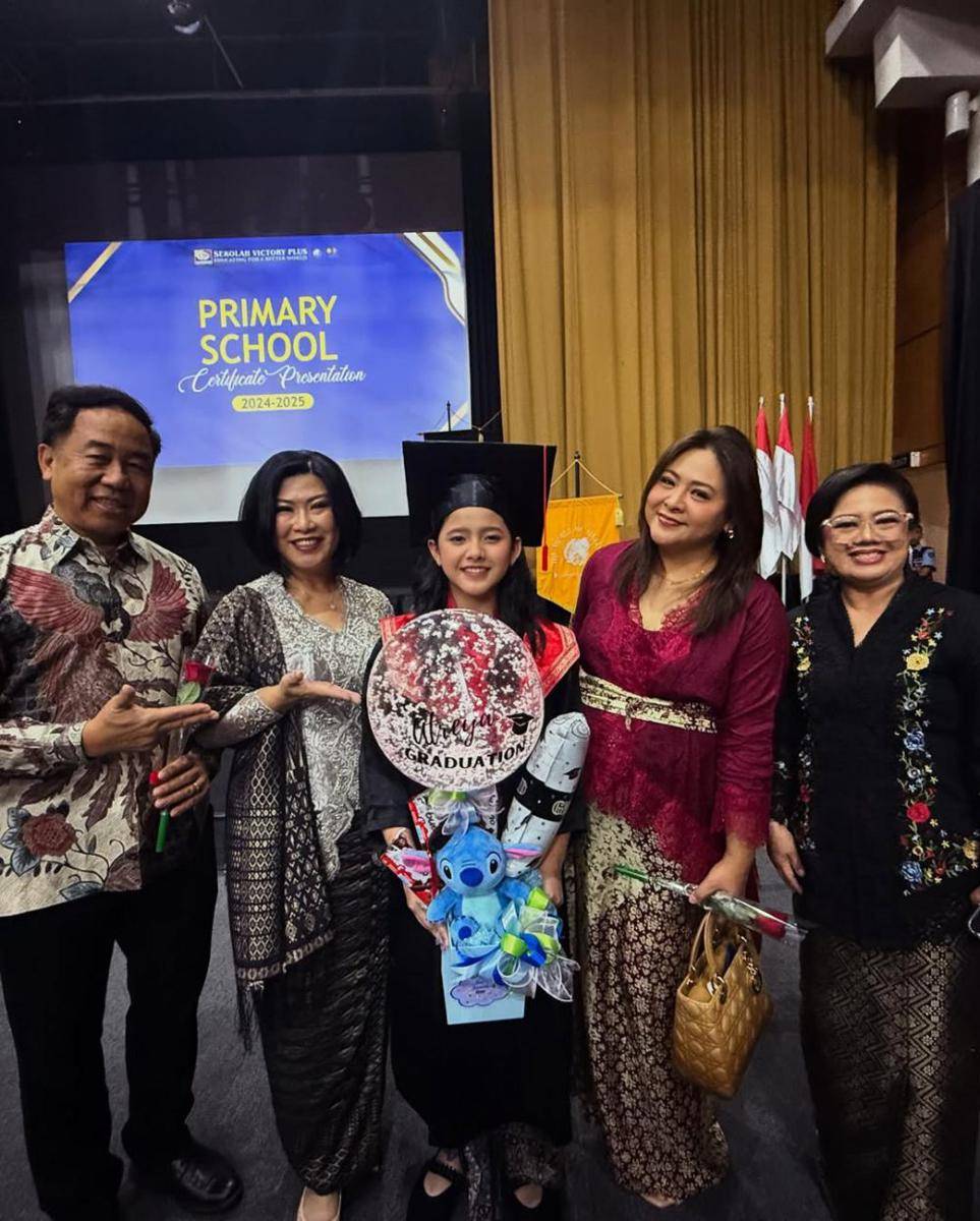 wisuda SD anak Iko dan Audy (instagram.com/audyitem)