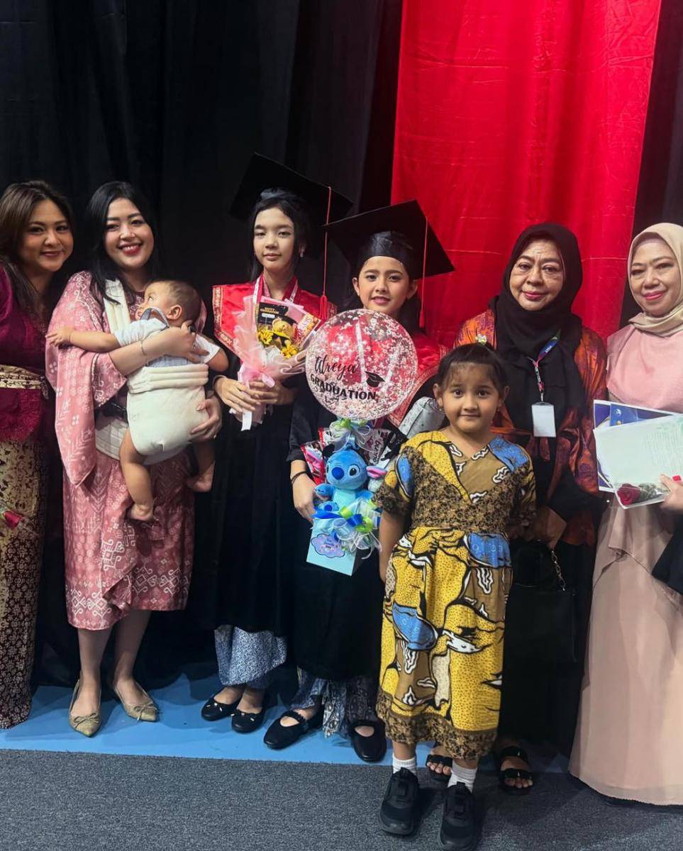 wisuda SD anak Iko dan Audy (instagram.com/audyitem)