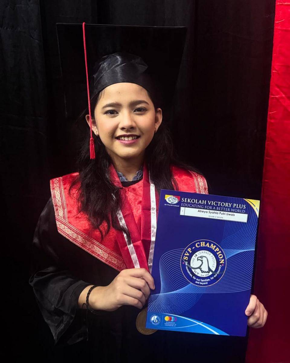 wisuda SD anak Iko dan Audy (instagram.com/audyitem)