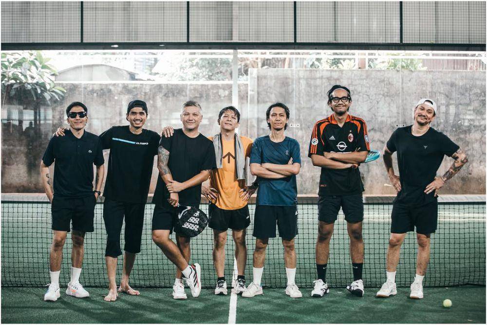 Ariel, Duta, Desta, Vincent, Gading, dan Eross main padel (instagram.com/gadiiing)