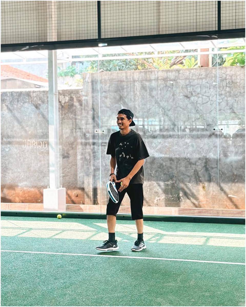 Ariel, Duta, Desta, Vincent, Gading, dan Eross main padel (instagram.com/gadiiing)