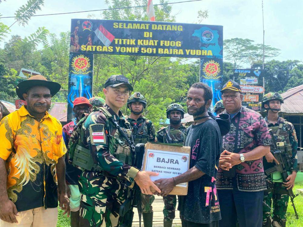 Eks Komandan Batalyon (Danyon) Ayosami dari Organisasi Papua Merdeka (OPM) Kodap IV/Sorong Raya, Yeremias Foumair nyatakan ikrar kepada Indonesia. (Dokumentasi Puspen TNI)