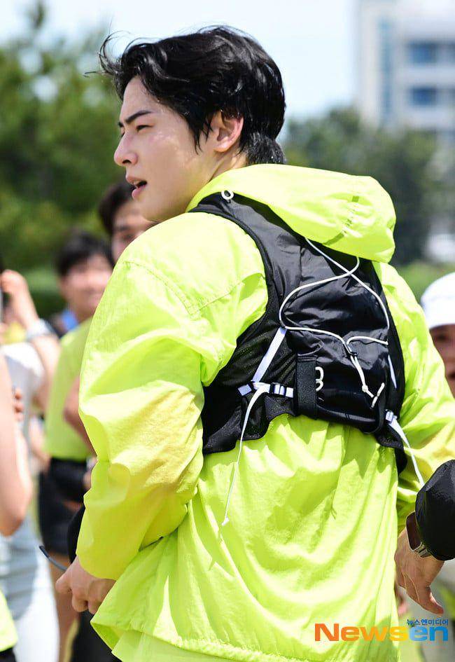 Cha Eun Woo ikut lomba lari (dok. Newsen via naver.com)