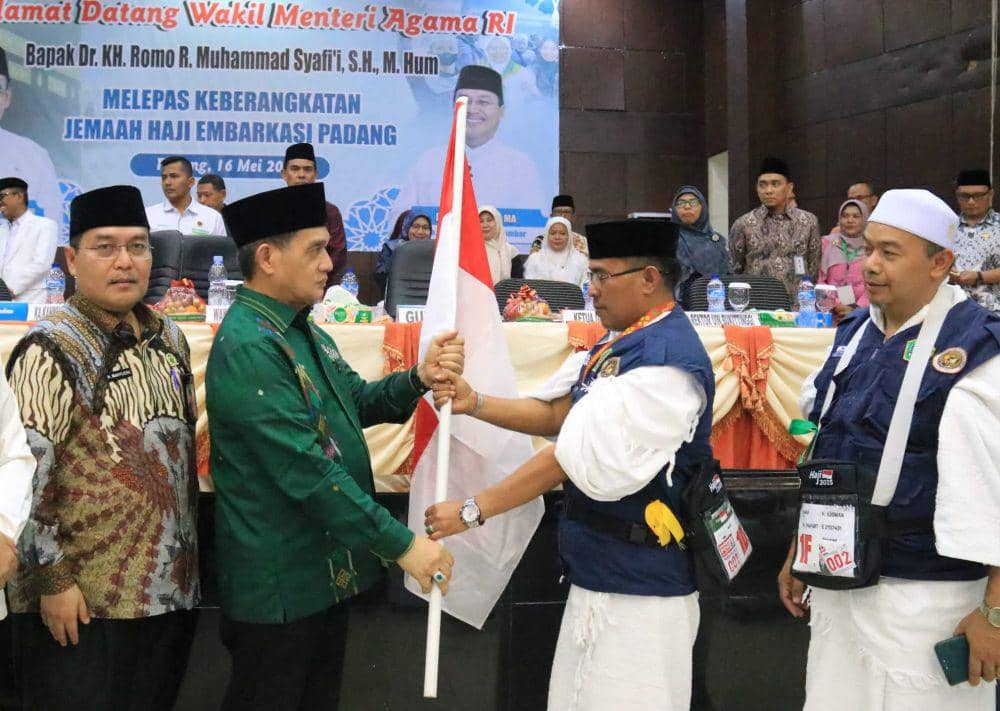 Wamenag Janji Turunkan Ongkos Haji Tahun Depan