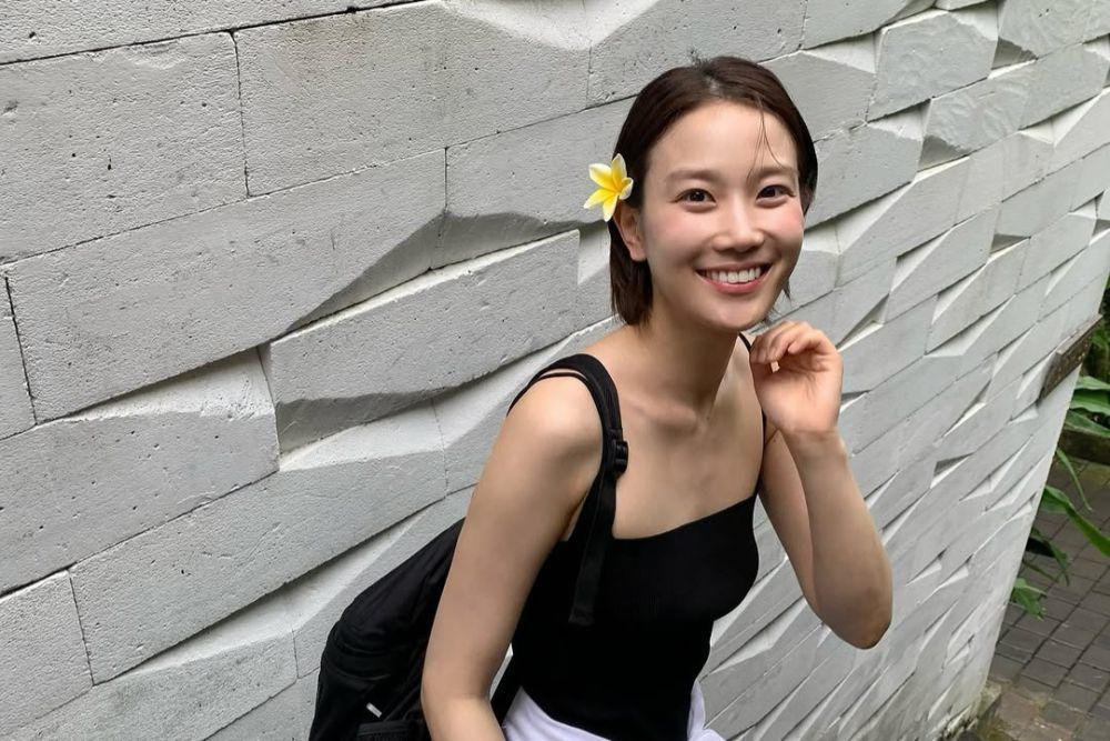 9 Potret Liburan Jang Hee Ryung di Bali, Berendam With The View!