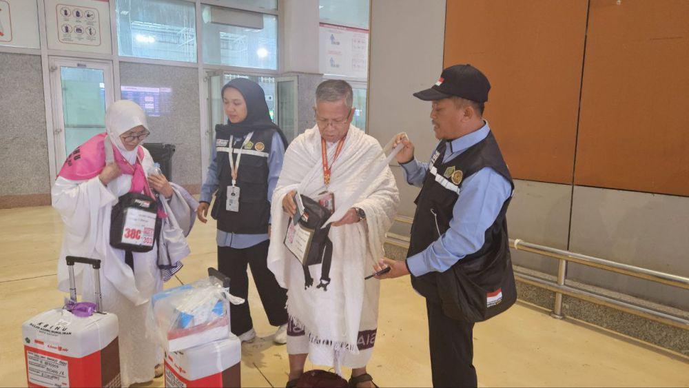 Kedangan jemaah haji gelombang II di Jeddah, Arab Saudi, Sabtu (17/5/2025). (Media Center Haji)