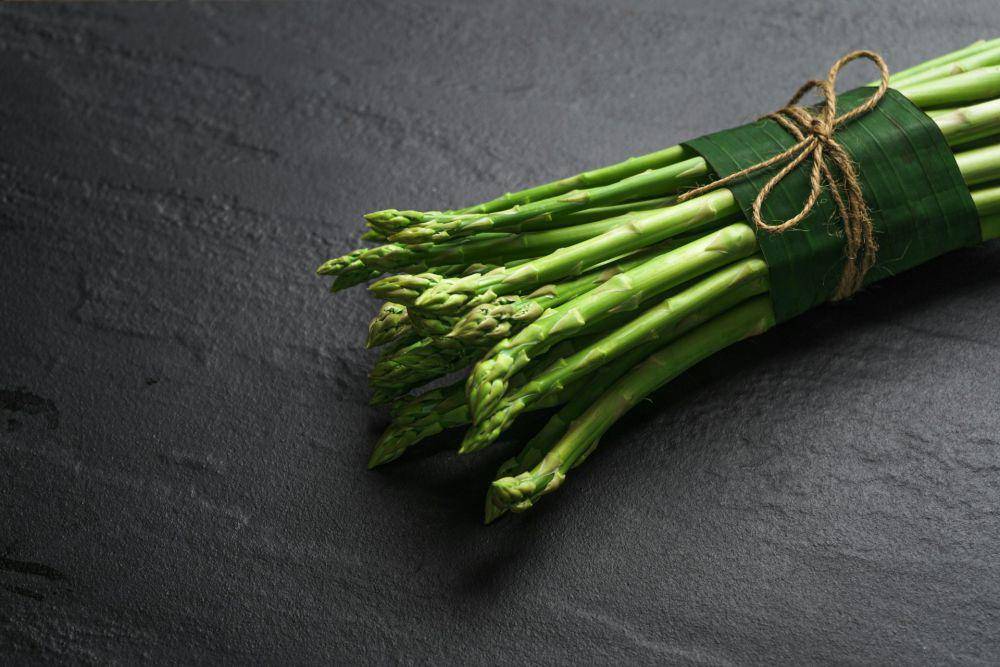 ilustrasi asparagus segar (unsplash.com/Art Rachen)
