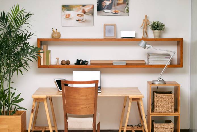 ilustrasi home office (freepik.com/pressfoto)