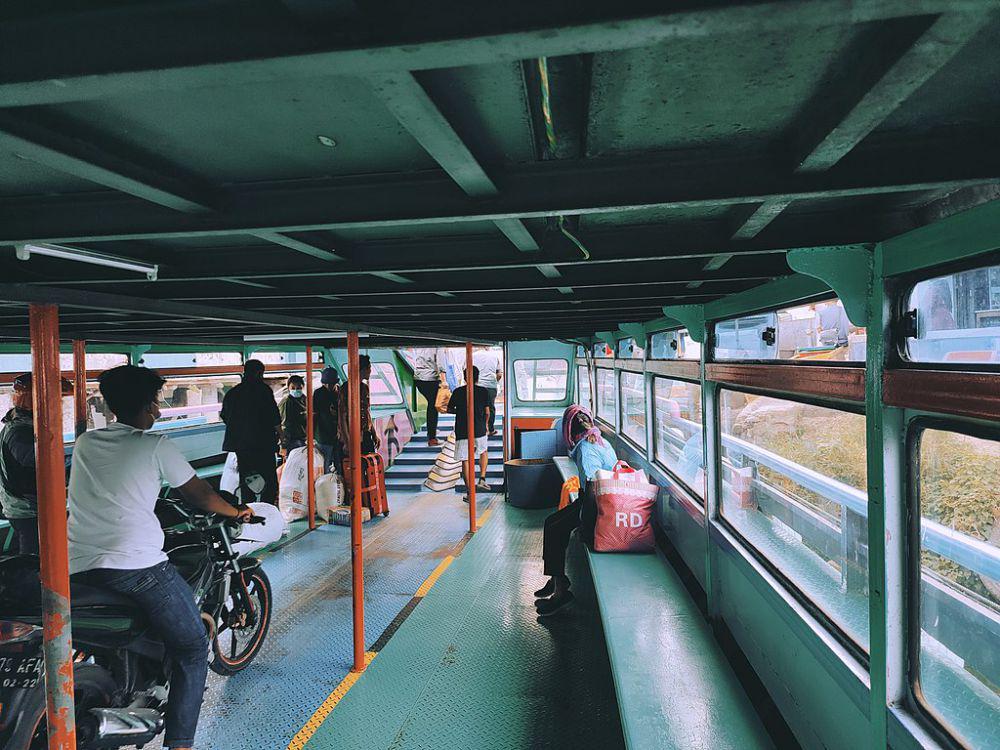Kapal penumpang ke Pulau Samosir (commons.wikimedia.org/ Gomgom B. Y. Sinaga)