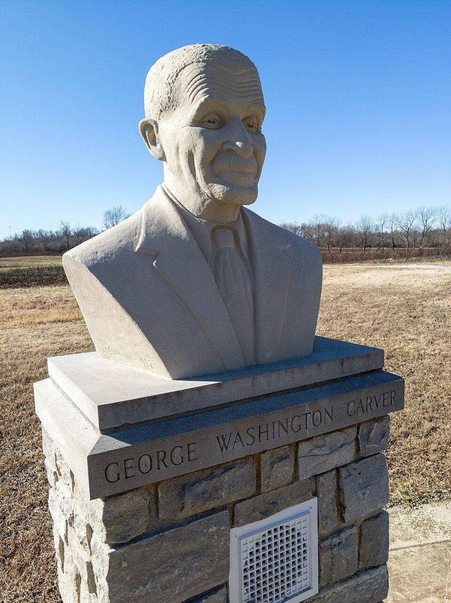 Patung George Washington Carver (commons.wikimedia.org/RuggyBearLA)