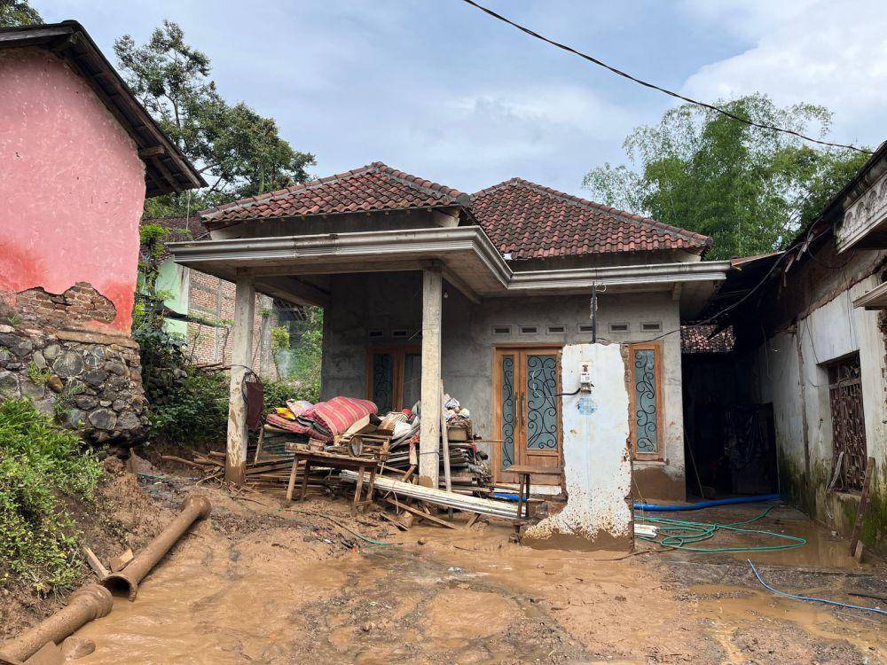 Lansia di Kediri Dilaporkan Hilang Terseret Banjir Bandang
