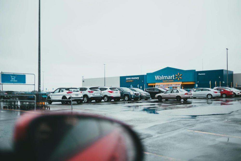 Trump Desak Walmart Tak Bebankan Tarif ke Konsumen