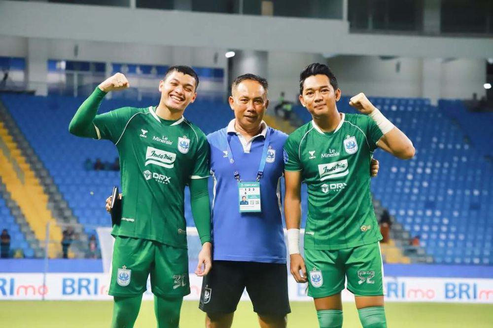 Adi Satryo (kiri) dan Rizky Darmawan (kanan) saat pertandingan bersama PSIS (instagram.com/adisatryoo)