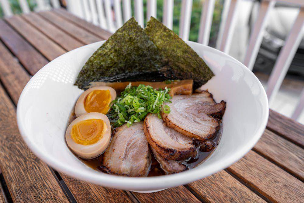 ilustrasi chashu sebagai topping ramen (pexels.com/Connor McManus)