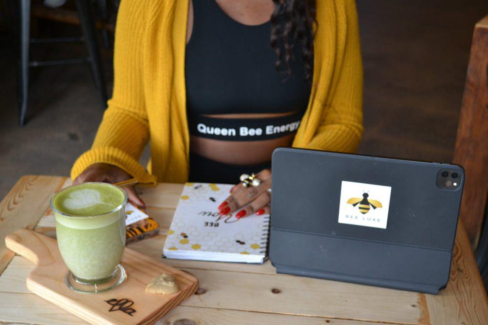 ilustrasi matcha milk (pexels.com/Bee Luxe Med Spa)