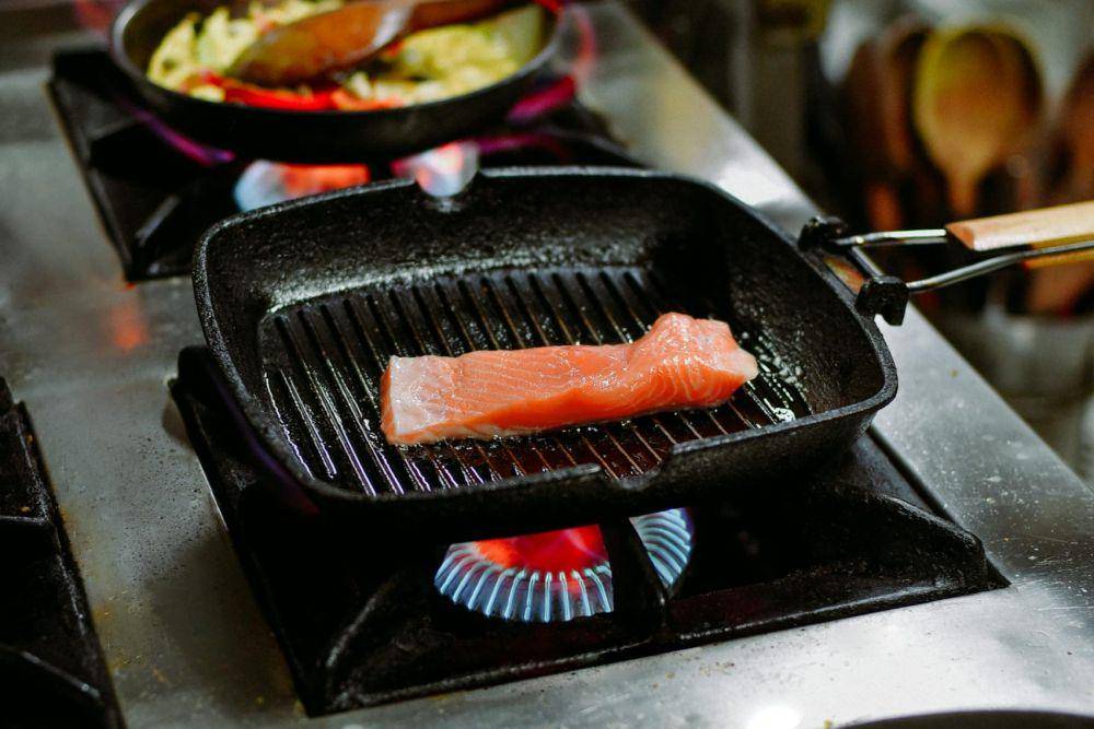 ilustrasi memasak salmon (pexels.com/Cihan Yüce)