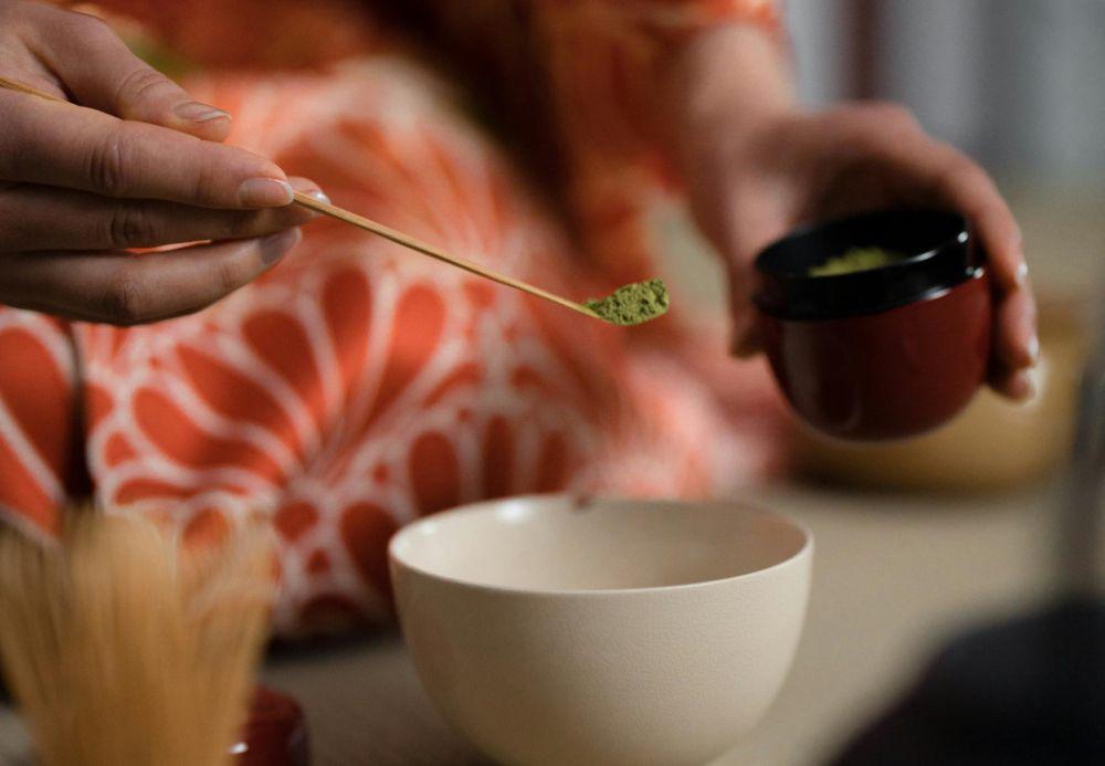 ilustrasi grade matcha untuk minuman (pexels.com/cottonbro studio)