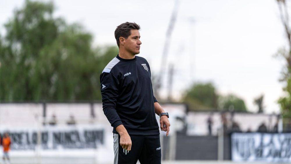 ilustrasi main bola (pexels.com/Franco Monsalvo)