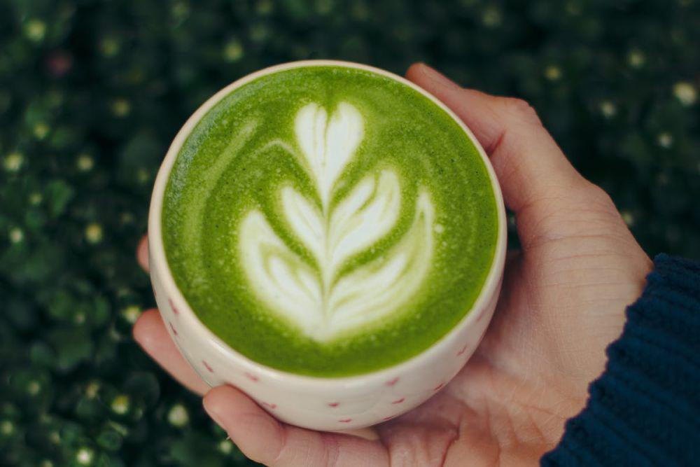 ilustrasi matcha latte (pexels.com/Raymond Petrik)