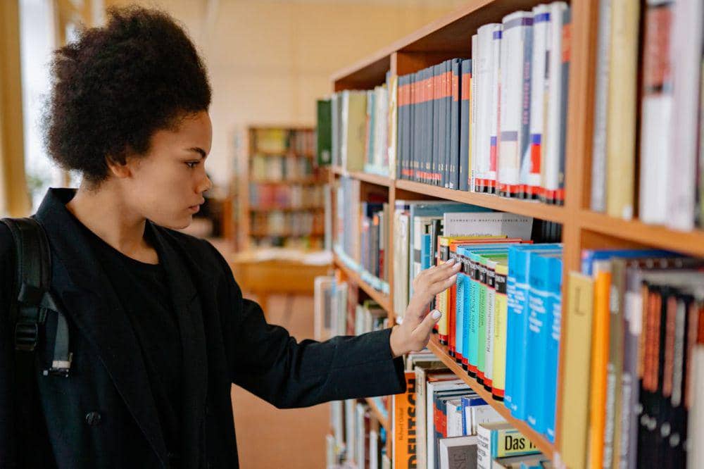 ilustrasi perpustakaan
