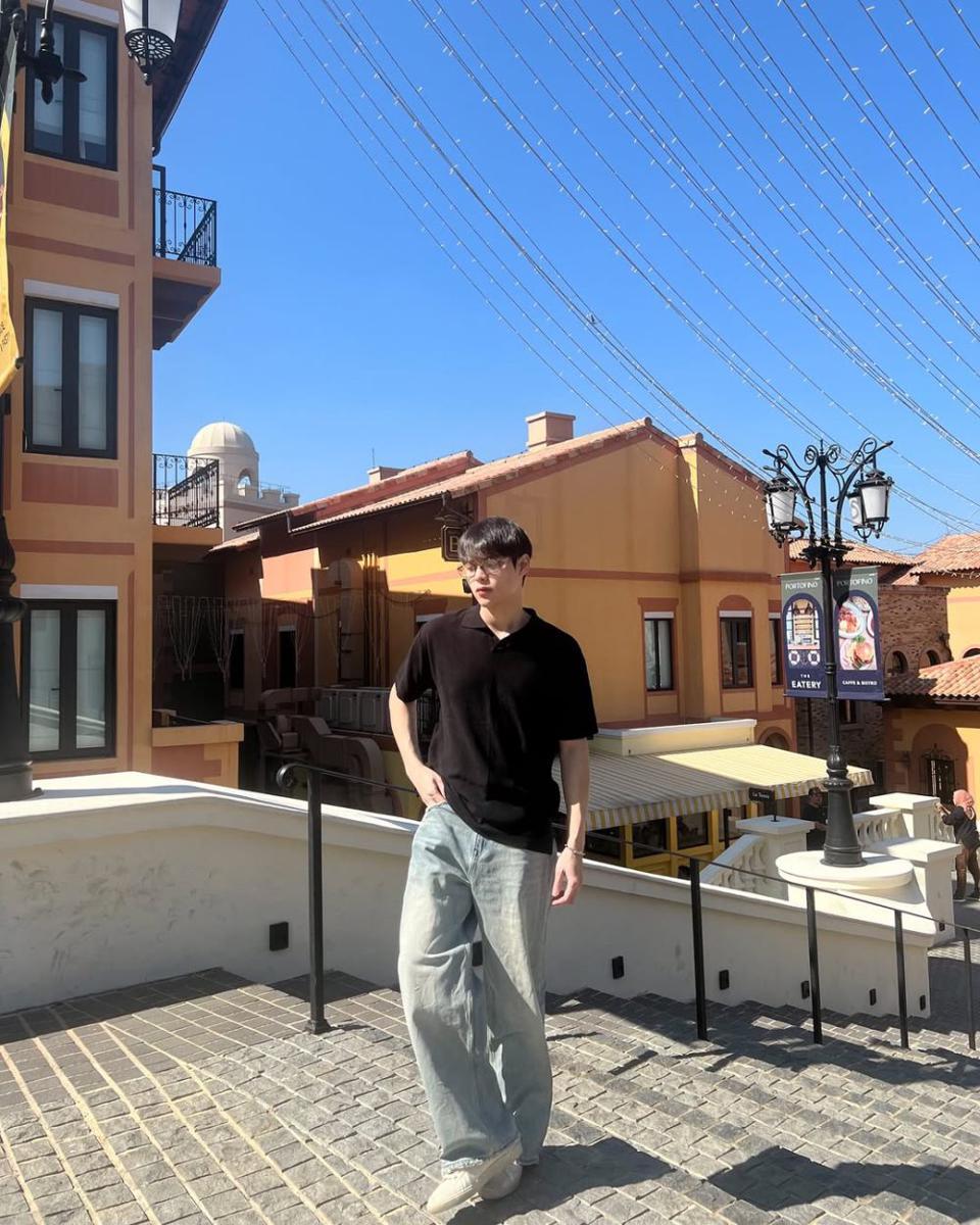 Outfit Minimalis ala Poon Mitpakdee (instagram.com/poon_mit12)